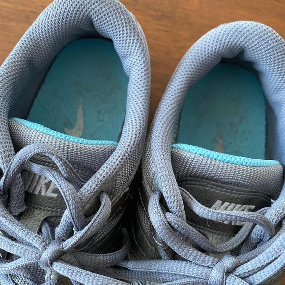 Nike Musique IV Size 7 Dance Cheer Zumba Sneaker - Picture 3 of 8